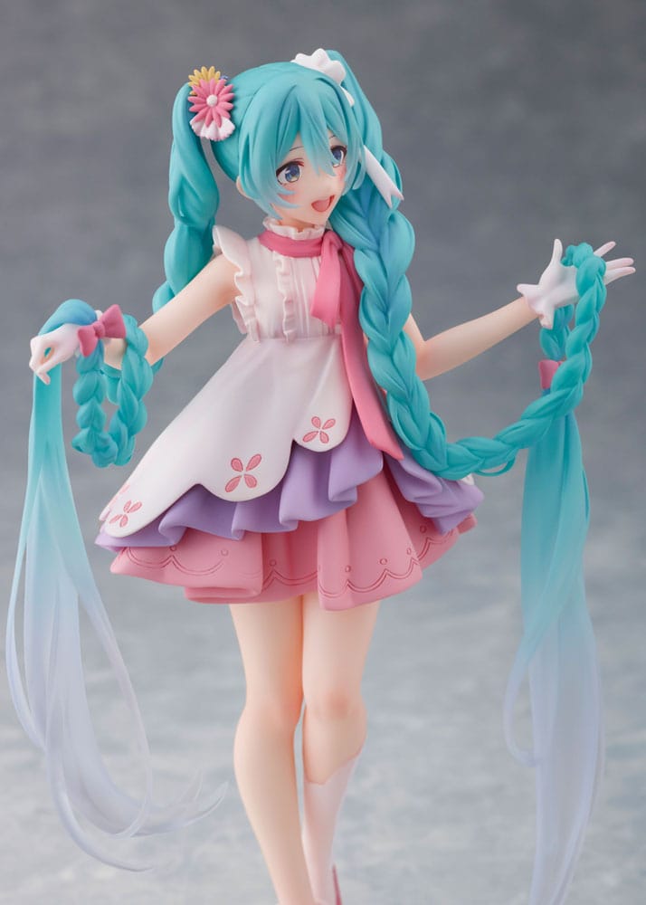 Vocaloid Hatsune Miku Wonderland Rapunzel Ver. Taito Figure 18cm