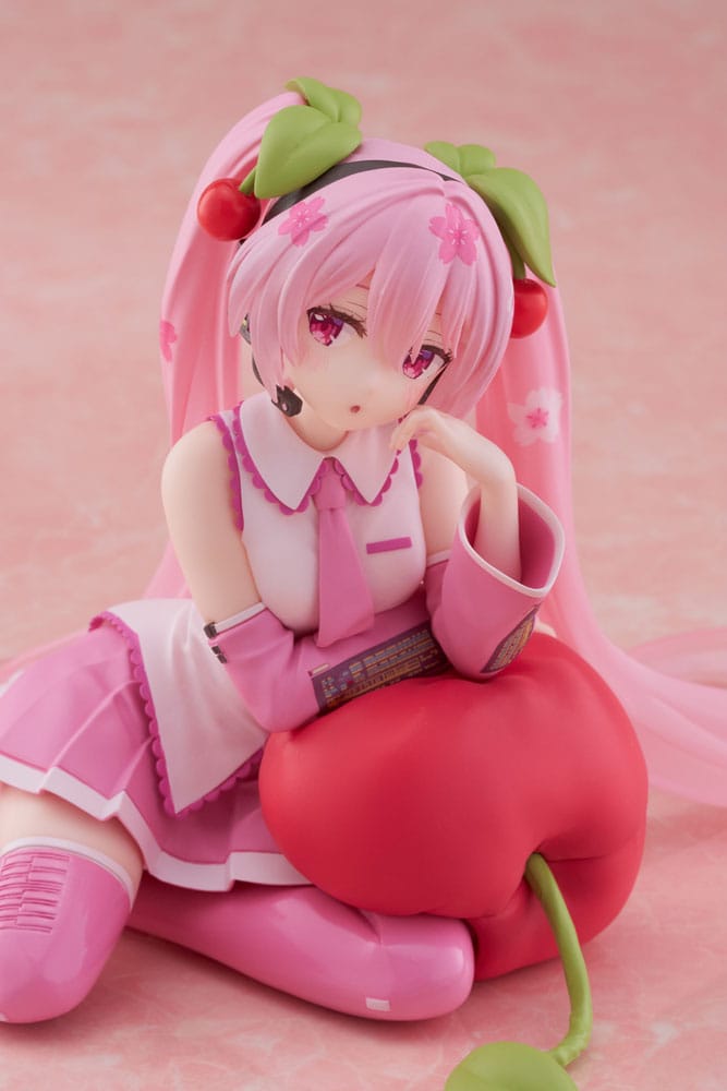 Vocaloid Hatsune Miku Sakura Cherry Cushion Taito Prize Figure 13cm