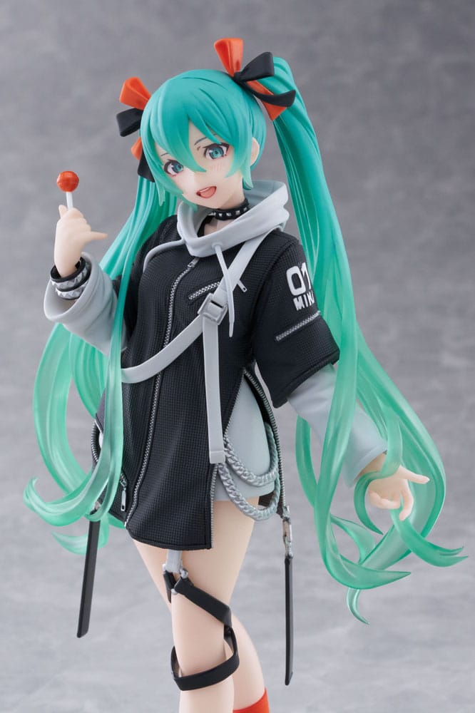 Vocaloid Hatsune Miku Wonderland Fashion Punk Ver Taito Prize Figure 18cm