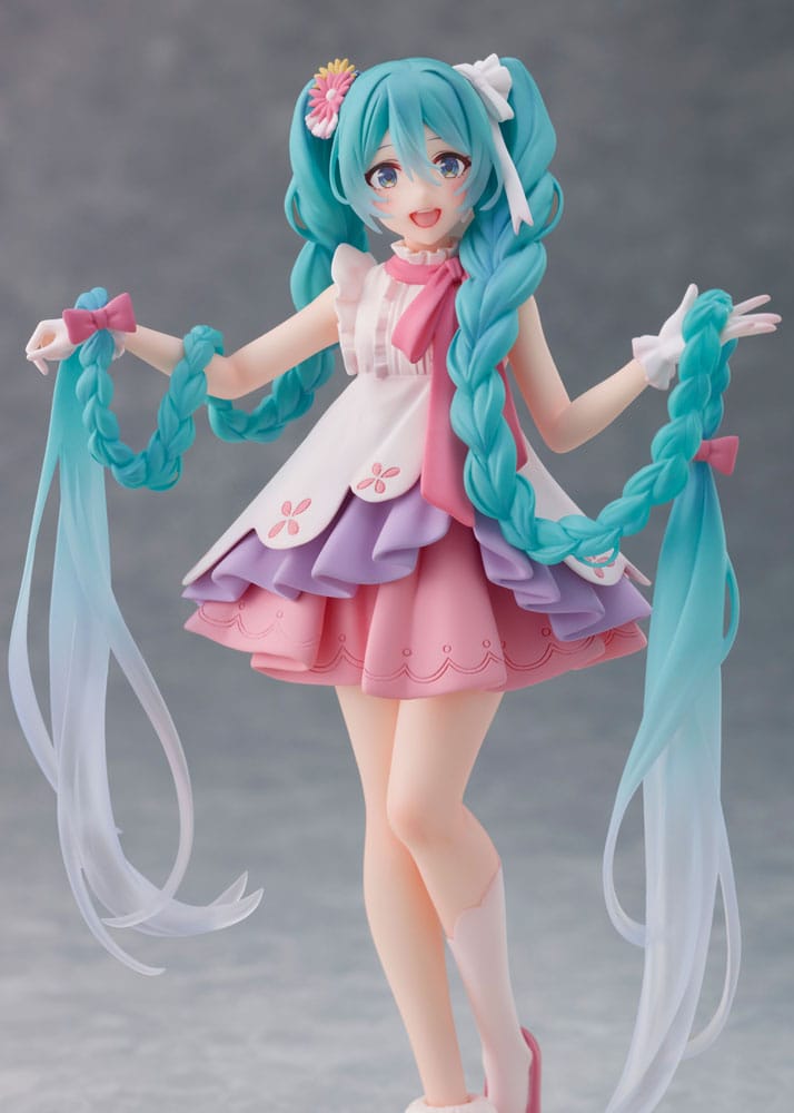 Vocaloid Hatsune Miku Wonderland Rapunzel Ver. Taito Figure 18cm