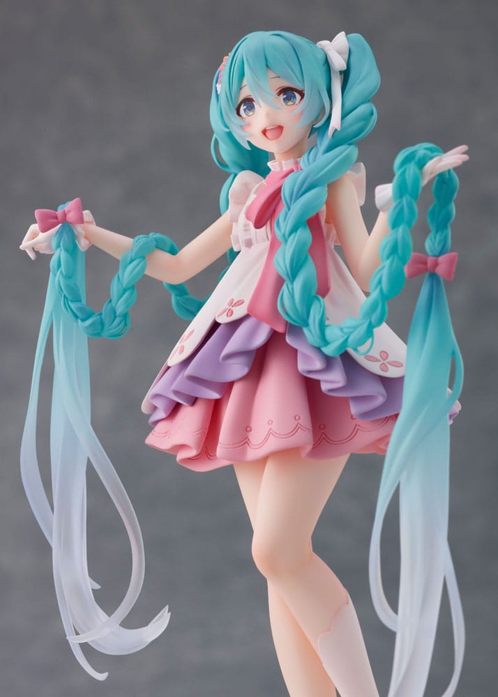 Vocaloid Hatsune Miku Wonderland Rapunzel Ver. Taito Figure 18cm